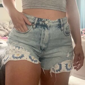 Blank NYC The Barrow Denim Jean Short Floral Crochet Appliqué Size 30